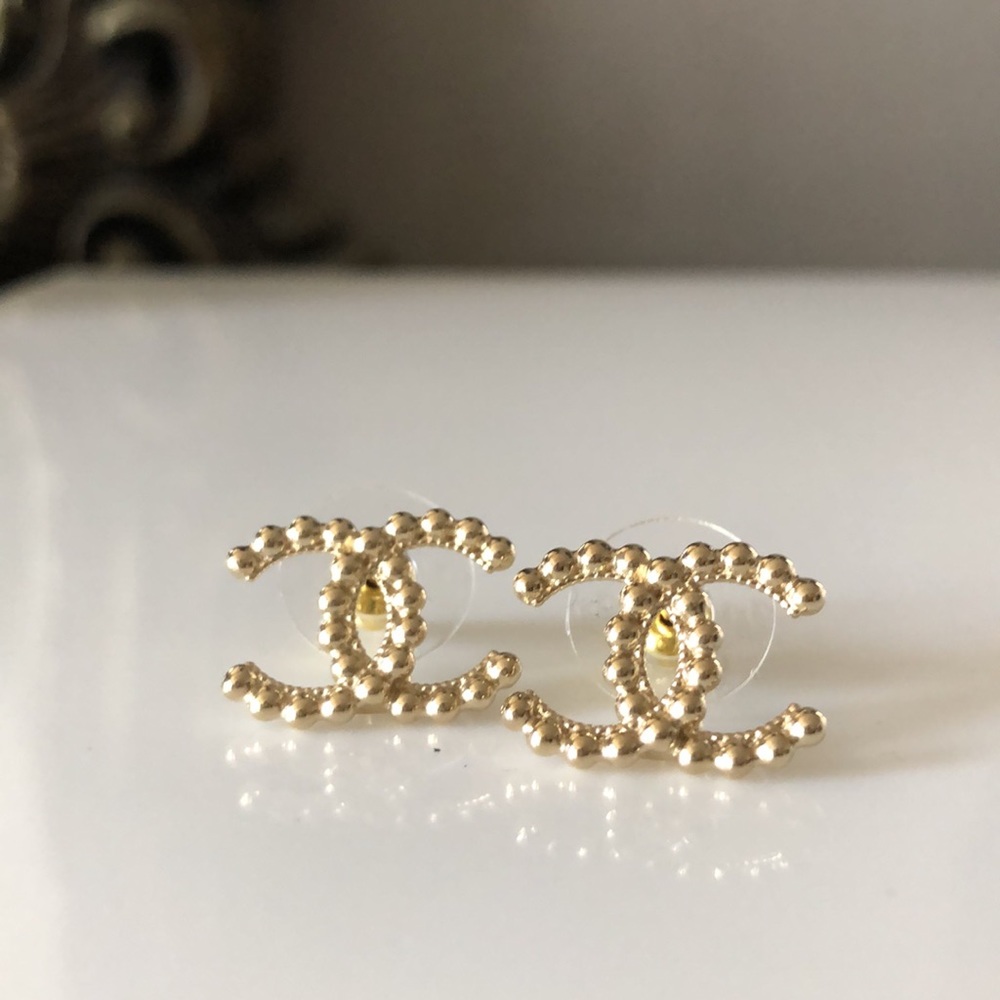 NEW CHANEL Classic CC Logo Earrings